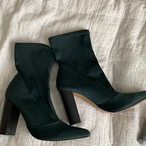 Hunter Green, Pointed Booties